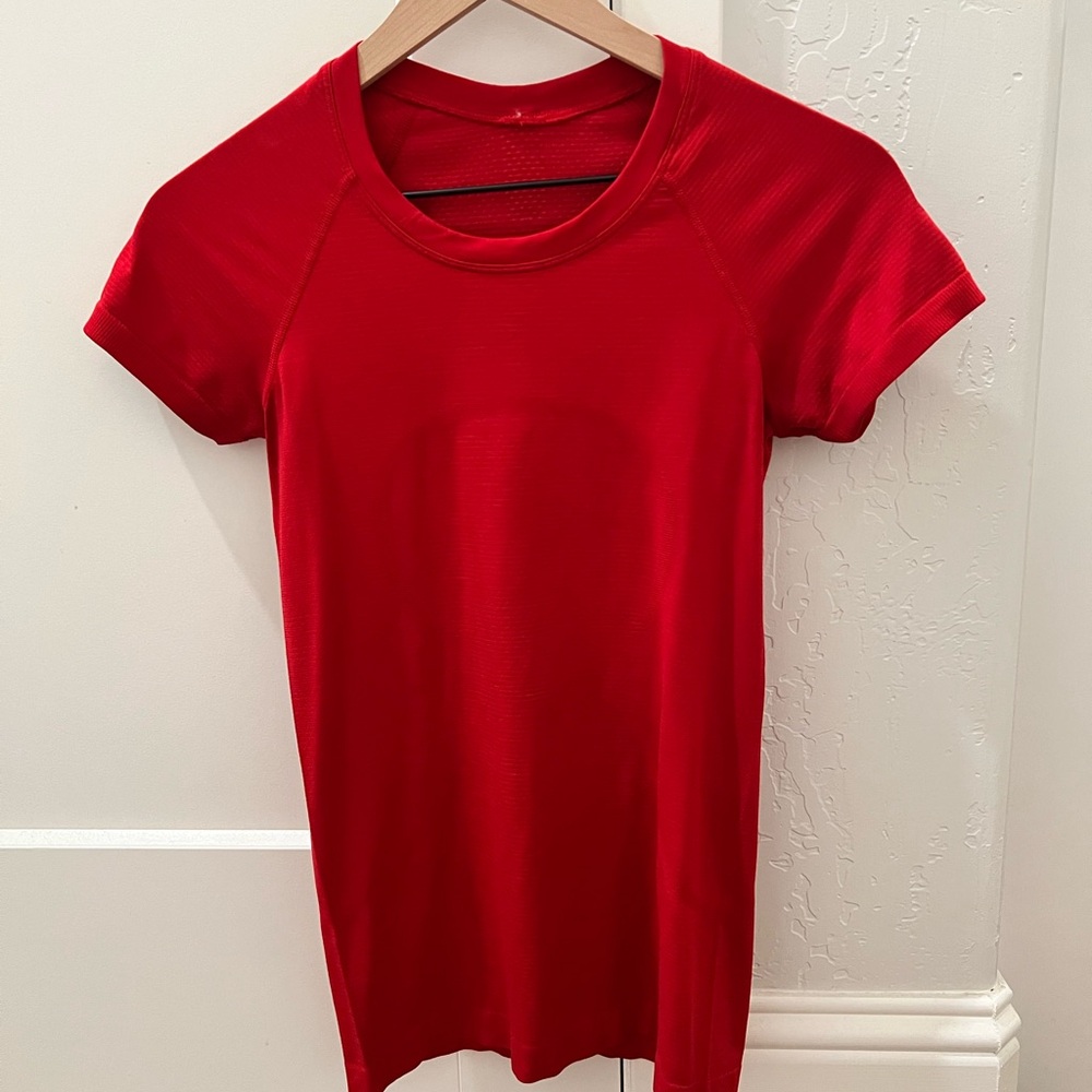 Lulu swiftly tech top